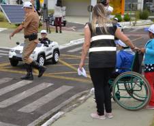 Em parceria com a Ecovia, Detran-PR leva alunos de Pinhais para aprender sobre o trânsito na minipista