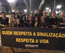 Dando continuidade ao mês do Maio Amarelo, o Departamento de Trânsito do Paraná (Detran-PR) realizou, na última semana, diversas ações educativas em Curitiba. A proposta foi alertar a população sobre os altos números de acidentes de trânsito no Estado e no mundo. Ao todo foram alcançadas cerca mil pessoas. 