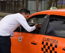 Detran realiza ações educativas em homenagem ao dia do motorista em Curitiba