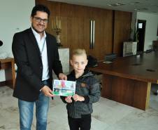 Vencedor da categoria infantil do concurso de desenho sobre trânsito