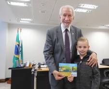 Piana recebe vencedor do concurso de desenho sobre trânsito