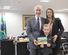 Piana recebe vencedor do concurso de desenho sobre trânsito