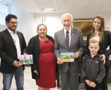 Piana recebe vencedor do concurso de desenho sobre trânsito