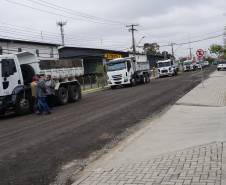Prefeito de Curitiba visita obra de revitalização asfáltica em torno a sede do Detran-PR 