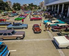 Detran-PR e Senatran lançam o novo modelo de placa preta para veículos de coleção