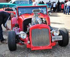 1º encontro de veículos antigos em Cascavel reúne cerca de 80 exemplares na Ciretran