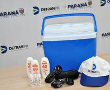 Detran-PR entrega kits de proteção solar a servidores que trabalham ao ar livre