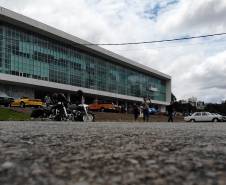 Comemoração de um ano da placa preta no Paraná reúne mais de 100 veículos antigos