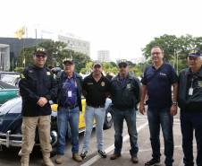 Comemoração de um ano da placa preta no Paraná reúne mais de 100 veículos antigos