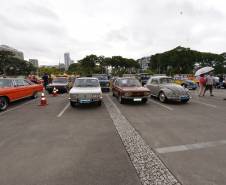 Comemoração de um ano da placa preta no Paraná reúne mais de 100 veículos antigos