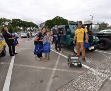 Comemoração de um ano da placa preta no Paraná reúne mais de 100 veículos antigos