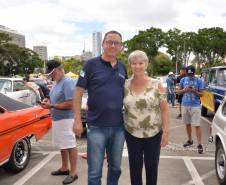 Comemoração de um ano da placa preta no Paraná reúne mais de 100 veículos antigos