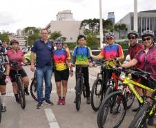 Detran comemora um ano do lançamento da nova placa preta no modelo Mercosul no Paraná