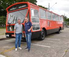 Detran comemora um ano do lançamento da nova placa preta no modelo Mercosul no Paraná