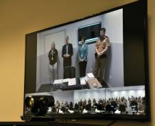 A Polícia Militar do Estado do Paraná (PMPR) vai atualizar ao longo desta semana 5.263 agentes de trânsito em todo o Estado. O treinamento que ocorre por meio do Sistema de Videoconferência do Departamento de Trânsito do Paraná (Detran) tem como objetivo esclarecer alterações na legislação de trânsito e padronizar os procedimentos de fiscalização. 