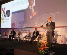 Os funcionários do Departamento de Trânsito do Paraná (Detran) participaram nesta semana do II Congresso da Associação Nacional dos Detrans em Salvador na Bahia. Objetivo foi permitir a troca de experiências dos profissionais com temas relacionados ao uso das ferramentas digitais no atendimento ao cidadão, a organização de cidades inteligentes e a redução dos acidentes nas ruas e estradas brasileiras.