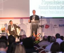 Os funcionários do Departamento de Trânsito do Paraná (Detran) participaram nesta semana do II Congresso da Associação Nacional dos Detrans em Salvador na Bahia. Objetivo foi permitir a troca de experiências dos profissionais com temas relacionados ao uso das ferramentas digitais no atendimento ao cidadão, a organização de cidades inteligentes e a redução dos acidentes nas ruas e estradas brasileiras.
