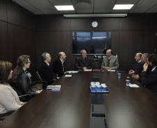 O Departamento de Trânsito do Paraná (Detran) e a Pontifícia Universidade Católica (PUC) oferecem a partir de junho o curso de especialização em Gestão da Mobilidade Urbana e Saúde Pública. Com conteúdo interdisciplinar, as aulas são voltadas para profissionais graduados em todas as áreas e com interesse no tema trânsito. 