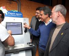 Governador Beto Richa, acompanhado pelo prefeito de Curitiba, Rafael Waldomiro Greca, deiretor-geral do Detran, Marcos Traad e demais autoridades, inaugura os terminais de autoatendimento do Detran na Rua da Cidadânia do Pinheirinho.Curitiba, 23/05/2017