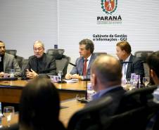 O governador Beto Richa lançou nesta terça-feira (27) o novo aplicativo do Departamento de Trânsito do Paraná voltado especialmente para quem vai fazer a primeira Carteira Nacional de Habilitação (CNH). Curitiba,27/06/2017 Foto:Jaelson Lucas / ANPr