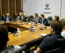 O governador Beto Richa lançou nesta terça-feira (27) o novo aplicativo do Departamento de Trânsito do Paraná voltado especialmente para quem vai fazer a primeira Carteira Nacional de Habilitação (CNH). Curitiba,27/06/2017 Foto:Jaelson Lucas / ANPr