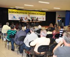 Para concluir a fase de entrega dos diplomas dos cursos de capacitação, que teve início no ano passado, o Sindepar, em parceria com o Detran-PR, realizou um evento em Londrina, no dia 19 de abril. Na ocasião estiveram presentes, além de membros da diretoria do Sindepar e do Detran-PR, mais de 100 despachantes de Londrina e da região norte do estado.
