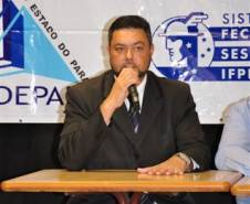 Para concluir a fase de entrega dos diplomas dos cursos de capacitação, que teve início no ano passado, o Sindepar, em parceria com o Detran-PR, realizou um evento em Londrina, no dia 19 de abril. Na ocasião estiveram presentes, além de membros da diretoria do Sindepar e do Detran-PR, mais de 100 despachantes de Londrina e da região norte do estado.