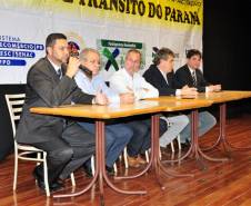Para concluir a fase de entrega dos diplomas dos cursos de capacitação, que teve início no ano passado, o Sindepar, em parceria com o Detran-PR, realizou um evento em Londrina, no dia 19 de abril. Na ocasião estiveram presentes, além de membros da diretoria do Sindepar e do Detran-PR, mais de 100 despachantes de Londrina e da região norte do estado.