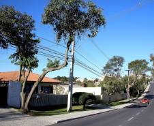 O governo estadual construiu quase 3 mil quilômetros lineares de calçadas em todo o Paraná. A estimativa, calculada por técnicos da Secretária de Estado de Desenvolvimento Urbano, leva em consideração as novas calçadas feitas por meio do Calçadas Paraná e as erguidas em conjunto com obras de recapeamento e de urbanização. Na imagem a rua, Heitor Alves Guimarães. Araucária,20,07,2017 Foto:Jaelson Lucas / ANPr