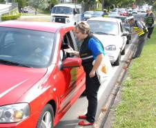 O Departamento de Trânsito do Paraná (Detran), em parceria com o Batalhão da Polícia de Trânsito (BPTran), realiza nesta sexta-feira (22), em Curitiba, blitz educativa em celebração ao Dia Mundial sem Carro. A ação ocorre das 11h às 13h em 10 pontos estratégicos da capital. 