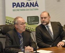 O secretário de Estado da Cultura, João Luiz Fiani, e o diretor-geral do Departamento de Trânsito do Paraná (DETRAN-PR), Marcos Traad, lançam dois projetos em parceria: ?Arte Urbana ? Respeito no Trânsito? e ?Viradinha Cultural Paraná 2018?.Curitiba, 10 de outubro de 2017.Foto: Kraw Penas/SEEC