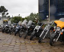 
O Departamento de Trânsito do Paraná (Detran) e a prefeitura de Curitiba lançaram nesta quarta-feira (21), um projeto piloto de implantação de espaços exclusivos para motos. A nova sinalização foi instalada nos dois sentidos da Avenida Victor Ferreira do Amaral, no bairro Tarumã, próximo à sede do Detran. 


