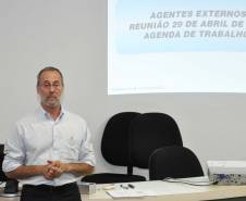 Na segunda-feira (29), o Departamento de Trânsito do Paraná voltou a se reunir com representantes dos agentes externos que prestam serviços ao órgão. Mais de 30 profissionais diretamente envolvidos com o Detran participaram da reunião. 