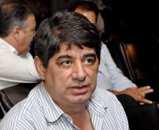O Departamento de Trânsito do Paraná apresentou nesta quarta-feira (11), no Plenarinho da Assembleia Legislativa do Estado, o modelo de municipalização da gestão de trânsito desenvolvido pela autarquia para apoiar cidades que ainda não estão integradas ao Sistema Nacional de Trânsito. Na foto, o prefeito de Quedas do Iguaçu, Edson Prado.