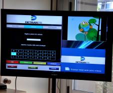 

O Departamento de Trânsito do Paraná completa 75 anos nesta semana. Para comemorar, a autarquia paranaense inovou e se tornou o primeiro órgão público do Brasil a disponibilizar serviços pela TV Digital. Com uma plataforma interativa, já é possível obter informações gerais sobre processos, realizar consultas, serviços e, até mesmo, simular a prova teórica de direção.

 