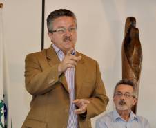 O Departamento de Trânsito do Paraná (Detran) fez um balanço das ações realizadas em 2013 na área de habilitação, junto ao Sindicato dos Proprietários de Centros de Formação de Condutores do Paraná e representantes de autoescolas de todo Estado.