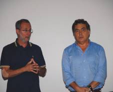 O Departamento de Trânsito do Paraná (Detran) participou na tarde da última quarta-feira (15) de uma reunião com despachantes de todo o estado e com o sindicato da categoria (Sindepar). O motivo do encontro foi a assinatura da ordem de serviço nº 1/2014, que definiu que, a partir do dia 15 de janeiro, todos os processos de primeiro registro de veículos quando entregues até as 14h00 pelos despachantes, deverão ser finalizados no mesmo dia, independente da revisão do processo. 