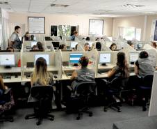 Usuários do Departamento de Trânsito do Paraná (Detran) agora contam com atendimento telefônico gratuito 24 horas, inclusive aos sábados e domingos.