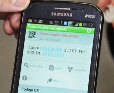 A partir de junho, os veículos emplacados no Paraná receberão lacre com número de segurança e QR Code com dados para dificultar clonagens e fraudes com carros roubados.