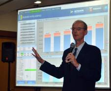O Departamento de Trânsito do Paraná (Detran PR) e a Companhia de Tecnologia da Informação e Comunicação do Paraná (Celepar) apresentaram nesta semana, em Brasília, as ferramentas de business intelligence usadas para controle e levantamento de dados estatísticos no Estado.  Na foto, o pelo gerente de Sistemas de Informação da Celepar, Fernando José Fendrich, Foto: Celepar