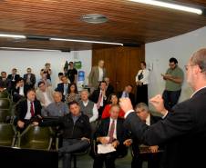 O diretor-geral do Departamento de Trânsito do Paraná (Detran), Marcos Traad, fala durante  audiência pública sobre a alteração do Registro de Contrato de Financiamento de Veículos. 
