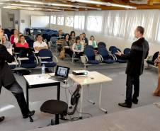 Detran do Paraná forma auditores para evitar fraudes. Na foto, o diretor-geral do Detran, Marcos Traad, faz a abertura do curso.