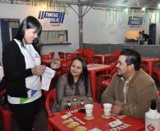 Detran Móvel participa da 24º Festa Nacional do Carneiro no Buraco em Campo Mourão