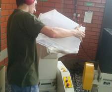 O Departamento de Trânsito do Paraná, por meio da Comissão de Descarte de Lacres de Placas de Identificação de Veículos, acompanhou no mês de dezembro o processo de destruição de 190 mil lacres de veículos do Paraná que estão em desuso.