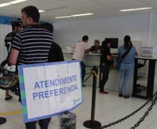 Detran tem atendimento normal em Curitiba. Foto: Juliano Pedrozo/DETRAN