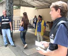 O objetivo é esclarecer pais e alunos sobre a importância do uso do cinto de segurança, inclusive no banco traseiro. 