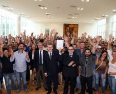 O Governo do Paraná encaminhou à Assembleia Legislativa do Estado, nesta terça-feira (17), o projeto de lei que institui o Quadro Próprio dos Servidores do Departamento de Trânsito (Detran). Com isso, o Governo cumpre a pauta de negociações que mantinha com a categoria e os cerca de 200 funcionários do Detran que estão em greve devem voltar ao trabalho imediatamente. Foto: Orlando Kissner