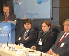 Representantes do Comitê Gestor do Registro Nacional de Identificação Civil (RIC), do governo federal, elogiaram o sistema biométrico utilizado pelo Paraná, durante a solenidade de abertura do “Encontro sobre o uso da tecnologia biométrica no Estado do Paraná”, nesta quarta-feira (03), em Curitiba. 