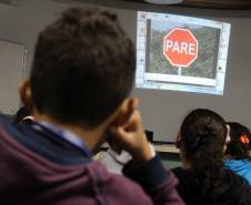Um projeto do Departamento de Trânsito do Paraná (Detran), em parceria com o Batalhão da Polícia de Trânsito (BPTran), apresenta o trabalho dos órgãos a alunos do ensino fundamental e médio de Curitiba e Região Metropolitana