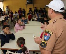 Um projeto do Departamento de Trânsito do Paraná (Detran), em parceria com o Batalhão da Polícia de Trânsito (BPTran), apresenta o trabalho dos órgãos a alunos do ensino fundamental e médio de Curitiba e Região Metropolitana